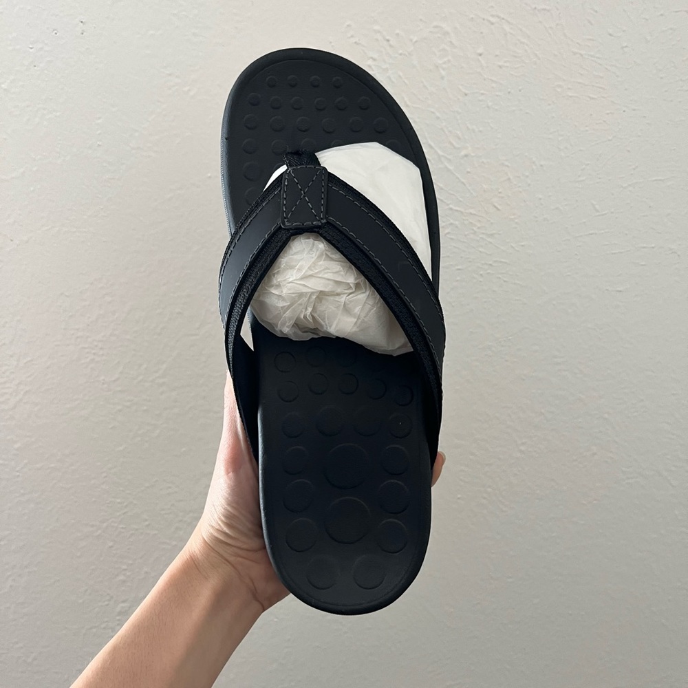 Vionic Men’s Tide Black Flip Flops Size 8
